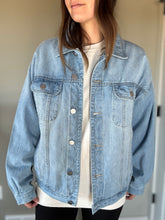 Load image into Gallery viewer, oversized light boyfriend denim jacket