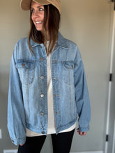 Load image into Gallery viewer, oversized light boyfriend denim jacket