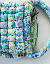 Load image into Gallery viewer, natural life puffy fit-it-all bag - blue floral