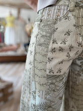 Load image into Gallery viewer, vintage floral barrel pants
