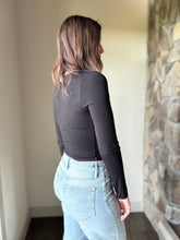 Load image into Gallery viewer, black scoop long sleeve tee