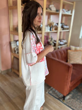 Load image into Gallery viewer, coral floral block top