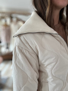 ecru ribbed collar quilted jacket
