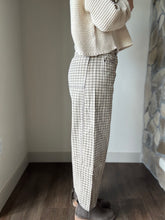 Load image into Gallery viewer, tan plaid barrel