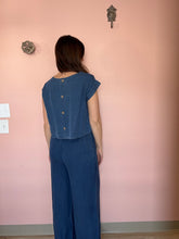 Load image into Gallery viewer, dark chambray button top