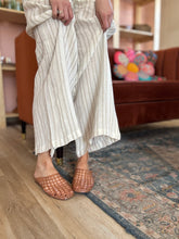 Load image into Gallery viewer, natural jelly mesh slip-on sandal