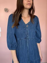 Load image into Gallery viewer, dark denim tie front tiered midi dress