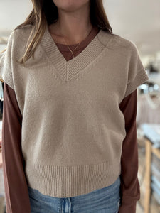 latte v-neck short sleeve sweater