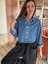 Load image into Gallery viewer, 90s cropped denim shirt