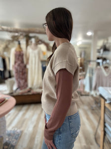 latte v-neck short sleeve sweater