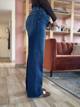Load image into Gallery viewer, hidden date night dark wash denim