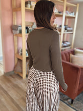 Load image into Gallery viewer, kylie chestnut ribbed tee