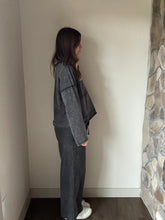 Load image into Gallery viewer, black mineral washed top