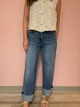 Load image into Gallery viewer, hidden medium dark straight jeans with frayed hem