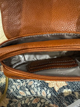 Load image into Gallery viewer, scout whipstitch crossbody bag | cinnamon + black