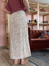 Load image into Gallery viewer, natural rose floral skirt