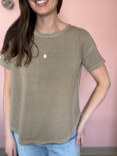 Load image into Gallery viewer, mocha mineral wash tee