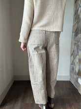 Load image into Gallery viewer, tan plaid barrel