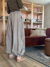 Load image into Gallery viewer, portia mocha dot harem pant