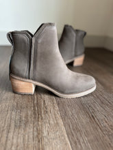 Load image into Gallery viewer, TOMS canteen hailey ankle boot