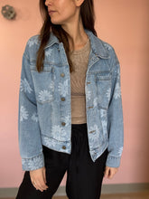 Load image into Gallery viewer, vintage daisy printed denim jacket