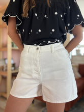 Load image into Gallery viewer, roller white denim shorts