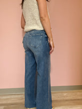 Load image into Gallery viewer, hidden medium dark straight jeans with frayed hem