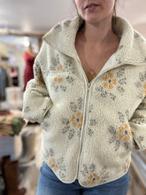 Load image into Gallery viewer, cream daisy zip sherpa