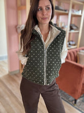 Load image into Gallery viewer, morning hike sherpa vest