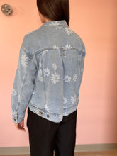 Load image into Gallery viewer, vintage daisy printed denim jacket