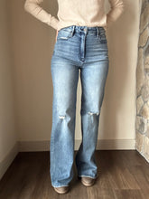 Load image into Gallery viewer, hidden medium distressed comfort flare