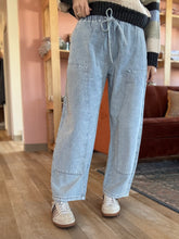 Load image into Gallery viewer, barrel light denim pants