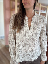 Load image into Gallery viewer, dried floral cotton blouse