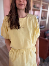 Load image into Gallery viewer, lemon bubble hem cotton blouse