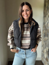 Load image into Gallery viewer, black puffer vest