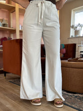 Load image into Gallery viewer, judy blue white featherweight palazzo pant
