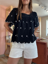 Load image into Gallery viewer, roller white denim shorts