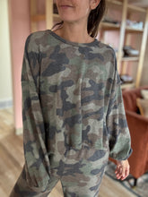 Load image into Gallery viewer, soft comfy camo pullover