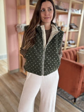 Load image into Gallery viewer, morning hike sherpa vest