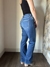 Load image into Gallery viewer, dark wash high rise straight