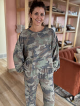Load image into Gallery viewer, soft comfy camo pullover
