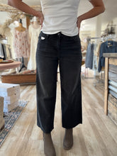 Load image into Gallery viewer, hidden high waist black cropped wide leg pants