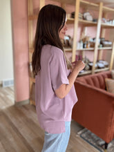 Load image into Gallery viewer, dusty lilac lightweight v-neck