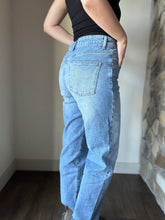 Load image into Gallery viewer, vintage sky straight leg jeans
