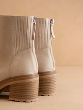 Load image into Gallery viewer, bone lug chelsea boots