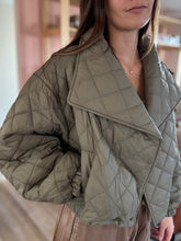 Load image into Gallery viewer, olive quilted cropped jacket