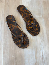 Load image into Gallery viewer, tortoise jelly flip-flops