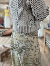 Load image into Gallery viewer, vintage floral barrel pants