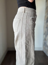 Load image into Gallery viewer, stone cotton barrel jeans