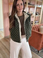 Load image into Gallery viewer, morning hike sherpa vest
